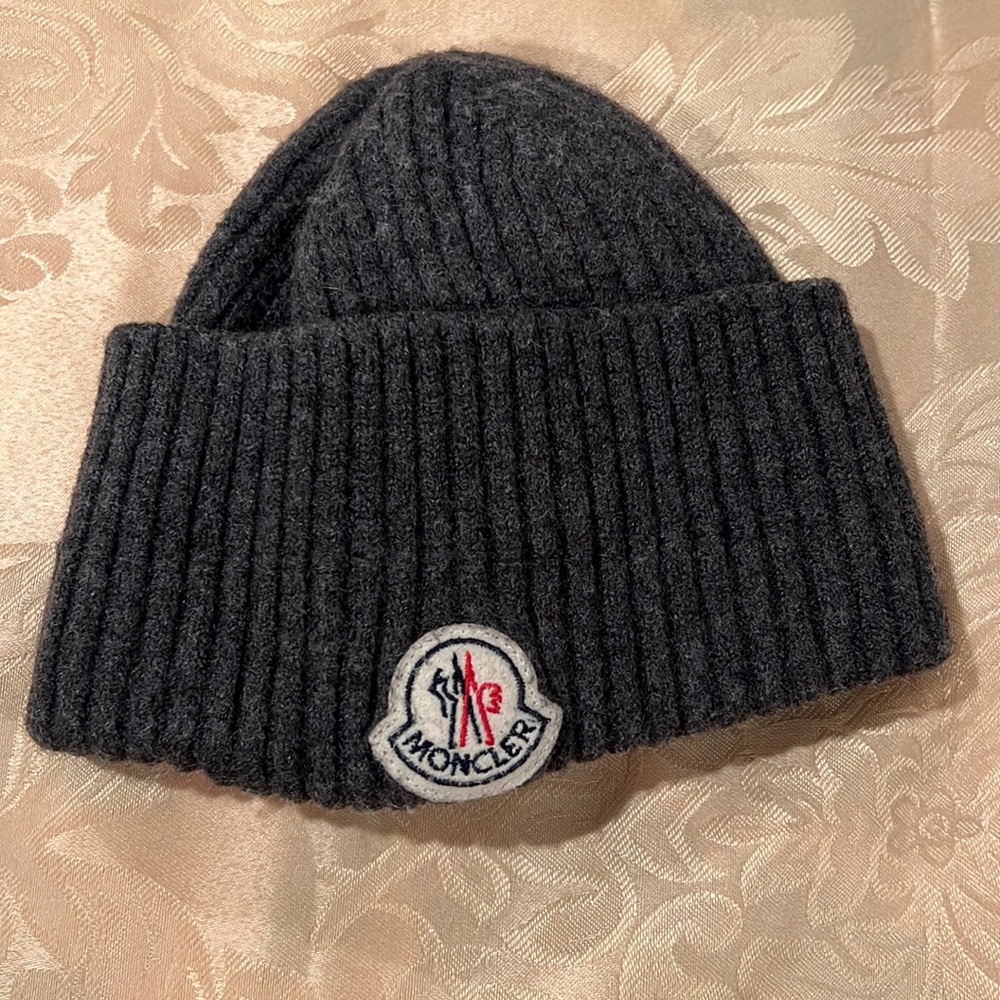 Baby moncler beanie months 6-12 months
